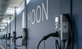 E-Ladestation in der Moon Lounge
