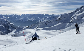 Der deutsche Skiprofi Felix Neureuther trainiert mit dem DSV am Grasjoch in der Silvretta Montafon