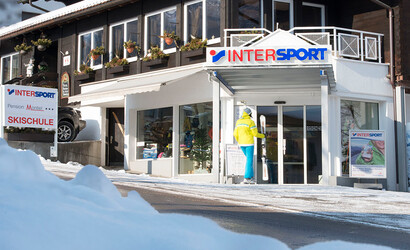 Intersport Silbertal im Winter als Außenansicht 