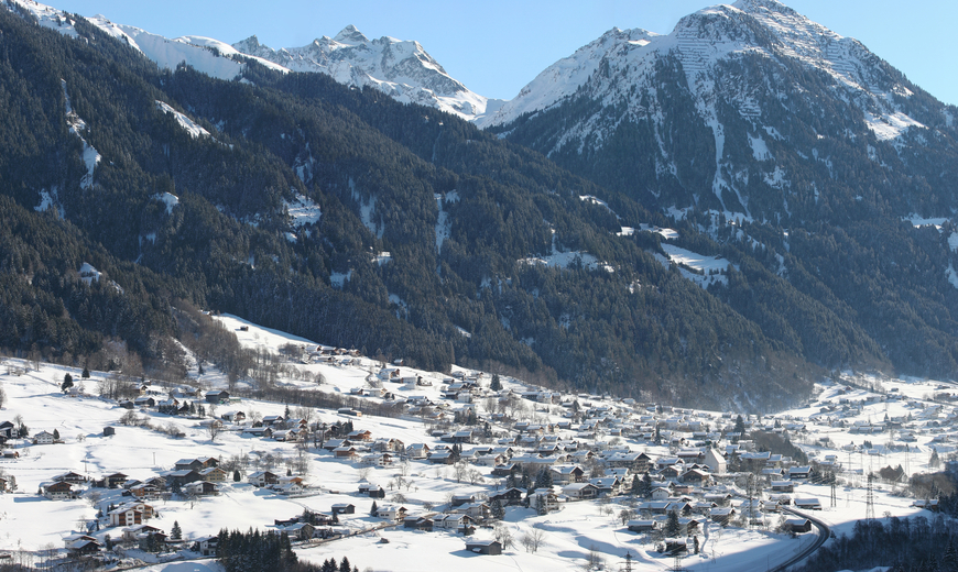 Das verschneite Zentrum des Ortes St.Gallenkirch in der Silvretta Montafon 