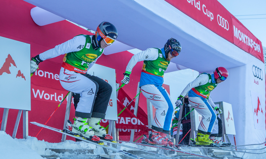 Skifahrer beim Start beim Weltcup-Event im Ski- und Snowboardcross Silvretta Montafon
