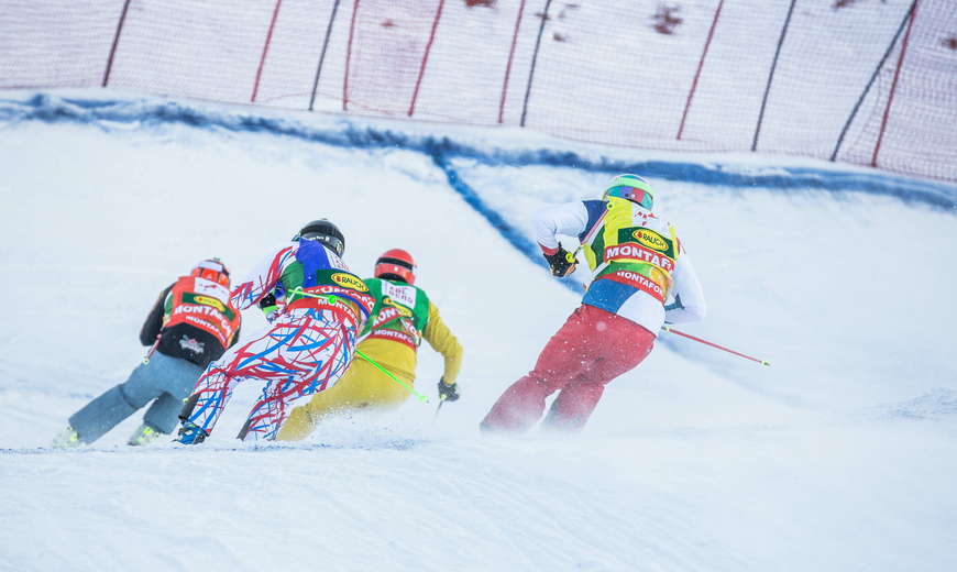 Die Ski Cross Teilnehmer bei ihrem Rennen beim Weltcup Montafon 2016