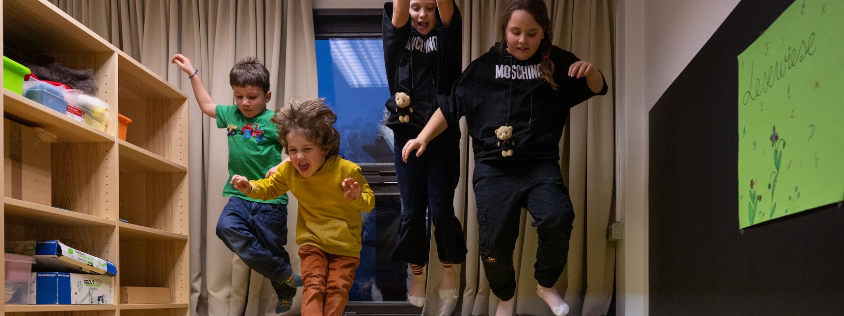 Vier Kinder hüpfen auf eine Matte im Gagla Club in der Silvretta Montafon  | © Silvretta Montafon