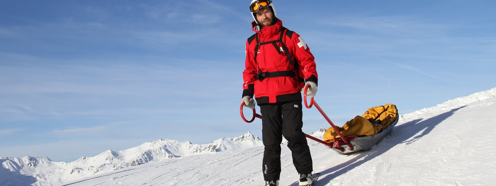 Ein Pistenretter zieht den Akja in der Silvretta Montafon | © Silvretta Montafon 