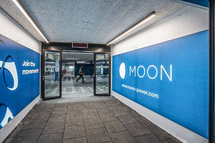 Ausgang der E-Ladegarage in der Moon Lounge im Silvretta Park Montafon. | © Silvretta Montafon - Peakmedia Dominik Zwerger