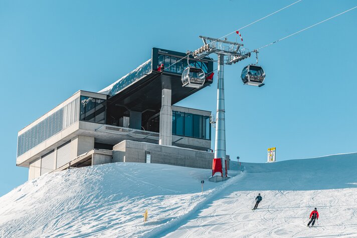 Die Bergstation der Valisera Bahn der Silvretta Montafon mit der Piste darunter | © Silvretta Montafon - Mathäus Gartner
