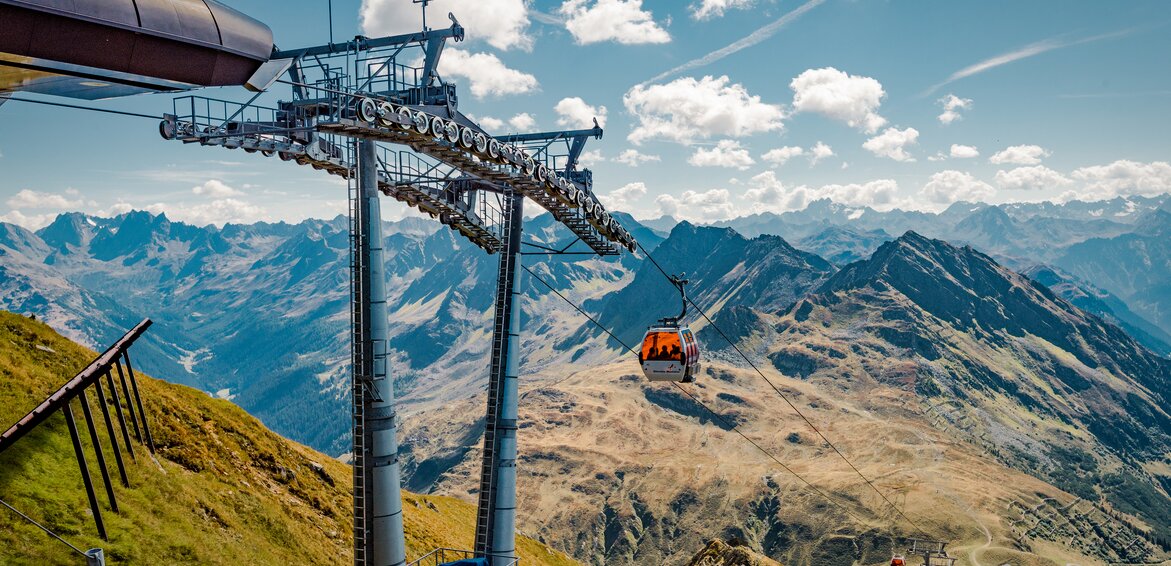 Hochalpila Bahn - Silvretta Montafon | © Silvretta Montafon - Marcel Mehrling Die Hochalpila Bahn in der Silvretta Montafon im Sommer mit den Bergen im Hintergrund. | © Silvretta Montafon - Marcel Mehrling