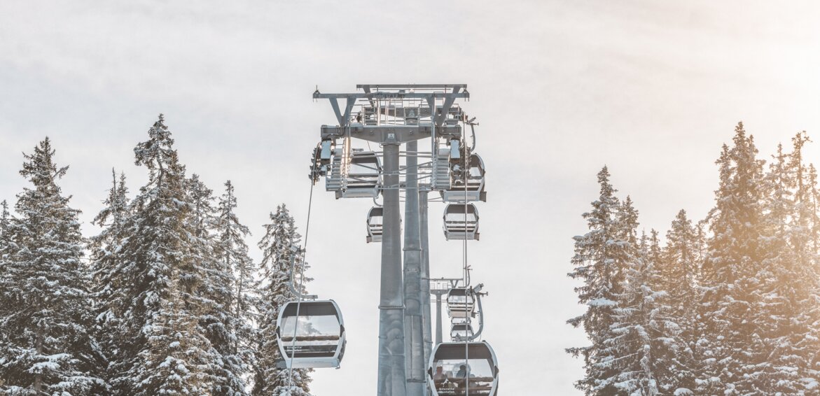 Valisera Bahn - Silvretta Montafon | © Silvretta Montafon - Mathäus Gartner Eine Bahn schwebt auf den Berg hoch in wunderschöner Winterlandschaft in der Silvretta Montafon | © Silvretta Montafon - Mathäus Gartner