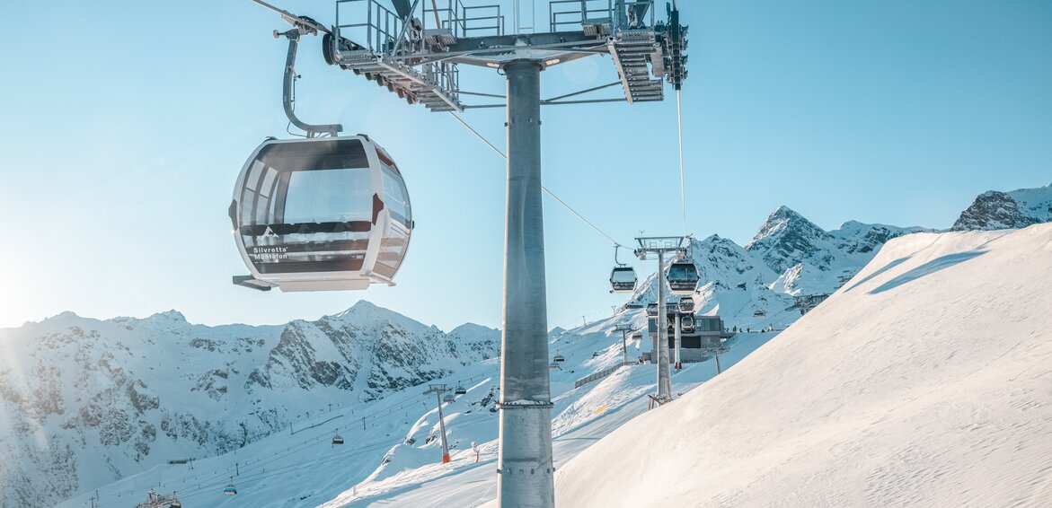 Valisera Bahn - Silvretta Montafon | © Silvretta Montafon - Mathäus Gartner Eine Bahn schwebt auf den Berg hoch in wunderschöner Winterlandschaft in der Silvretta Montafon | © Silvretta Montafon - Mathäus Gartner