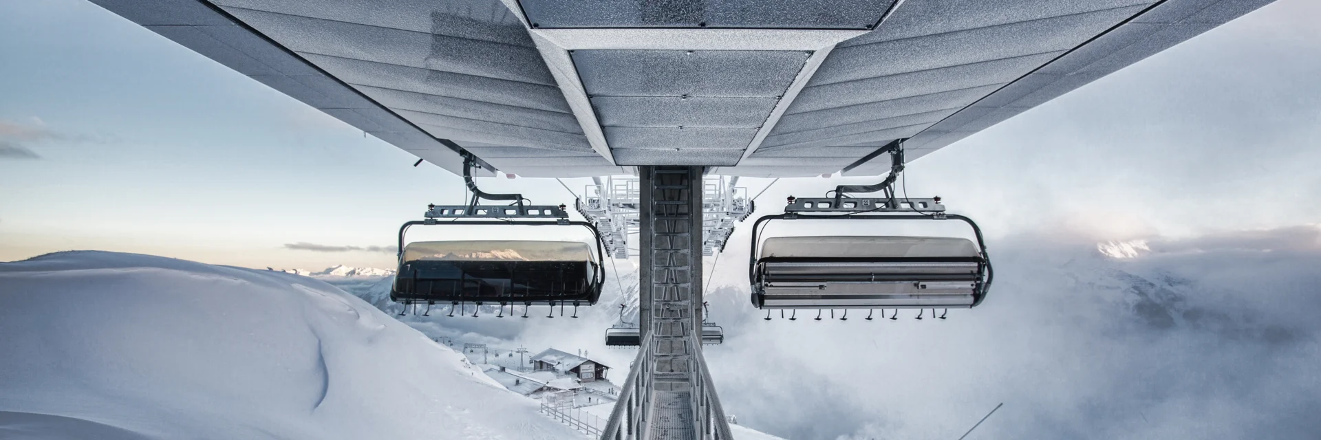 Eine Bahn schwebt auf den Berg hoch in wunderschöner Winterlandschaft in der Silvretta Montafon | © Silvretta Montafon - Stefan Kothner