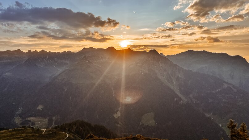Der Sonnenuntergang an der Valisera Bergstation bei der Abendfahrt in der Silvretta Montafon. | © Silvretta Montafon - Vanessa Strauch
