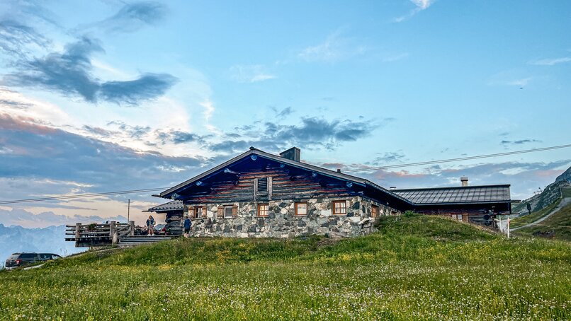 Das Valisia Hüsli in der Silvretta Montafon am Abend. | © Silvretta Montafon - Vanessa Strauch