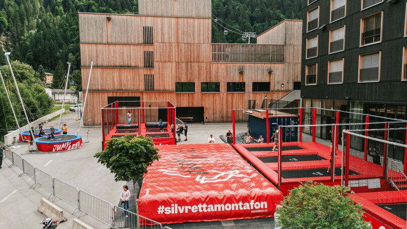 Die Jump Area mit Trampolinen und Big Airbags in der Silvretta Montafon im Silvretta Park | © Silvretta Montafon - Vanessa Strauch
