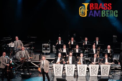 Foto von Bludenz Big Band Union bei einem Auftritt auf einer großen Bühne. | © Silvretta Montafon - Bludenz Big Band Union
