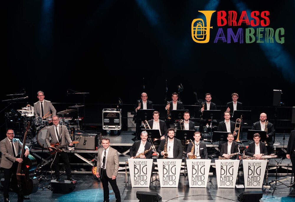 Foto von Bludenz Big Band Union bei einem Auftritt auf einer großen Bühne. | © Silvretta Montafon - Bludenz Big Band Union
