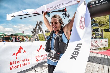 Die Siegerin des Montafon Totale Trail beim Zieleinlauf in der Silvretta Montafon. | © Silvretta Montafon - Alpha Foto GmbH