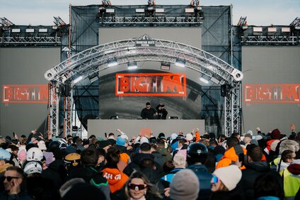 Bühne beim Mountains Beats Festival in der Silvretta Montafon. | © Silvretta Montafon - BY GOODGUYPAEZ