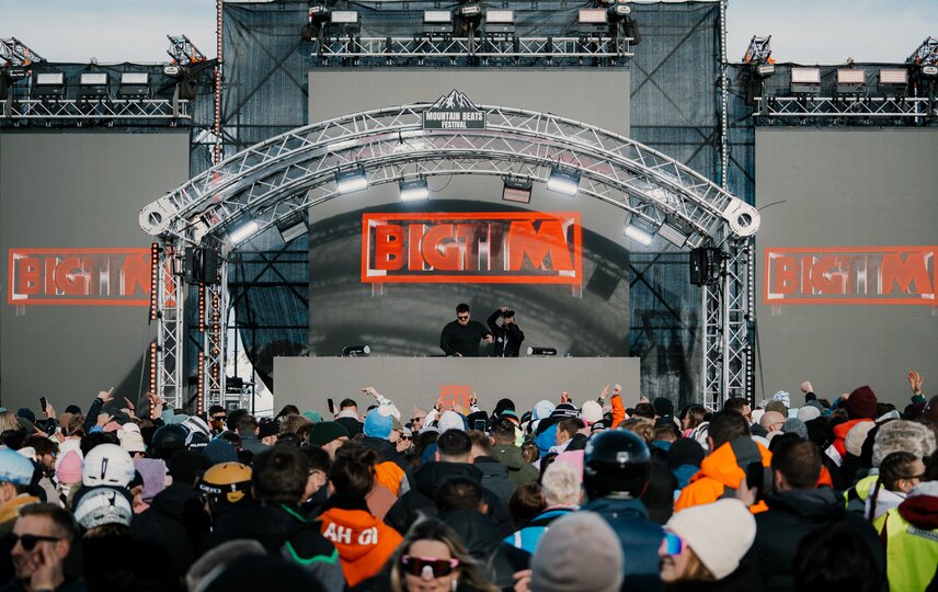 Bühne beim Mountains Beats Festival in der Silvretta Montafon. | © Silvretta Montafon - BY GOODGUYPAEZ