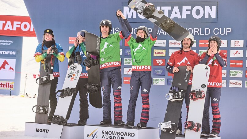 Die Gewinner des Snowboard Cross Weltcup stehen auf dem Treppchen. | © Silvretta Montafon - Marie Schilcher