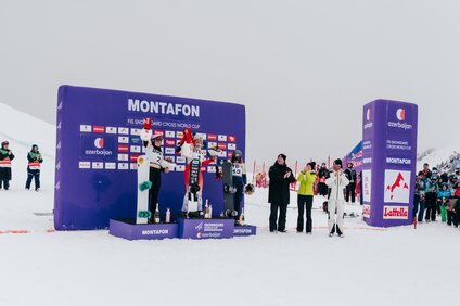 Siegerehrung beim Snowboardcross Weltcup im Montafon von den Damen | © Silvretta Montafon - Marie Schilcher