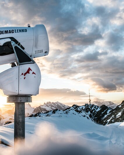Eine Schneekanone der Silvretta Montafon in einer Abendszenerie  | © Silvretta Montafon - Daniel Hug