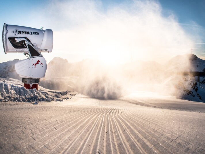 Eine Schneekanone bei der Schneeherstellung in der Silvretta Montafon  | © Silvretta Montafon - Daniel Hug 