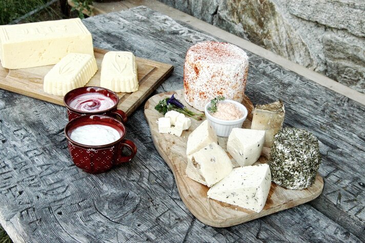 Eine Käse und eine Butterplatte in der Silvretta Montafon  | © Silvretta Montafon