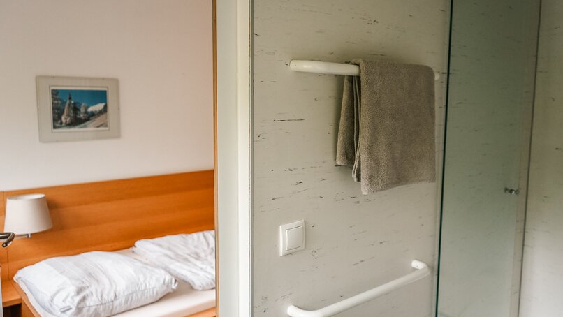 Bad und Zimmer im Rätikon Motel in der Silvretta Montafon  | © Silvretta Montafon - Vanessa Strauch 