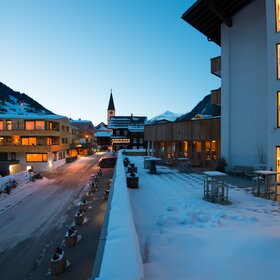 Sporthotel Silvretta Montafon - Silvretta Montafon | © Silvretta Montafon - Daniel Zangerl Blick von der Sporthotel Terrasse am Abend in der Silvretta Montafon in Gaschurn. | © Silvretta Montafon - Daniel Zangerl