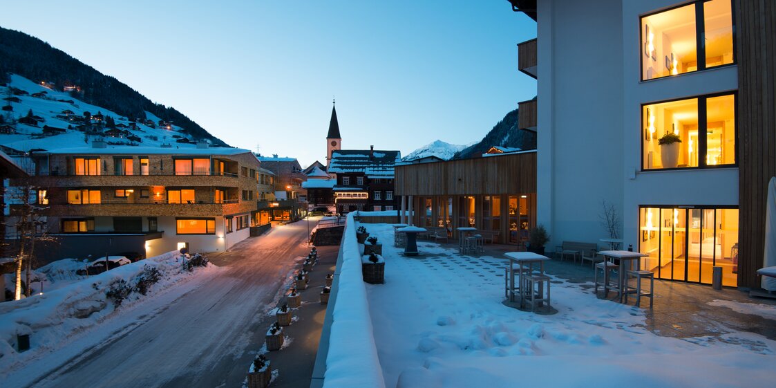 Blick von der Sporthotel Terrasse am Abend in der Silvretta Montafon in Gaschurn. | © Silvretta Montafon - Daniel Zangerl