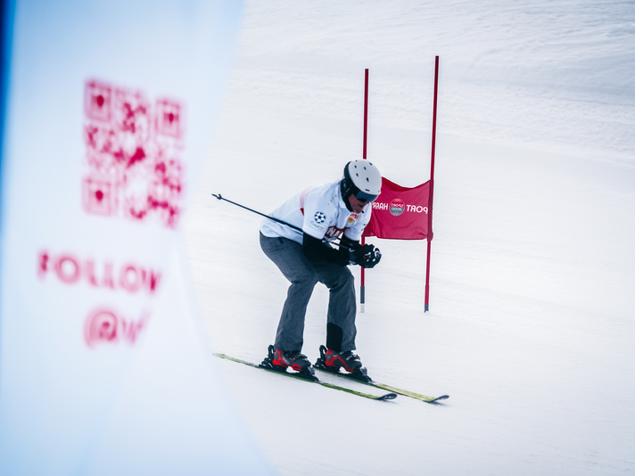 Ein Skifahrer bei einem Skirennen in der Silvretta Montafon. | © VfB Stuttgart - Silvretta Montafon