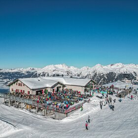 Die Bella Nova mitten im Skigebiet an der Valisera Bahn Bergstation in der Silvretta Montafon. | © Silvretta Montafon - Vanessa Strauch