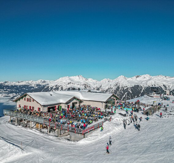 Die Bella Nova mitten im Skigebiet an der Valisera Bahn Bergstation in der Silvretta Montafon. | © Silvretta Montafon - Vanessa Strauch