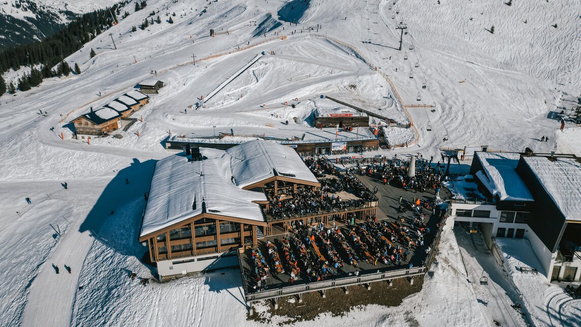 Das Kapellrestaurant von oben im Winter direkt im Skigebiet Silvretta Montafon. | © Vanessa Strauch - Silvretta Montafon