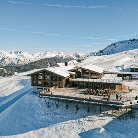Das Kapellrestaurant von oben im Winter direkt im Skigebiet Silvretta Montafon. | © Silvretta Montafon - Vanessa Strauch