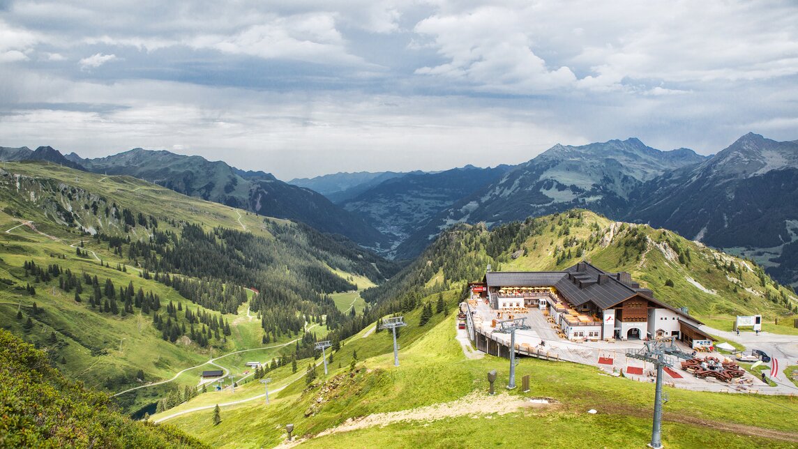 Die Nova Stoba inmitten der Berge im Sommer in der Silvretta Montafon. | ©   Silvretta Montafon - Stefan Kothner