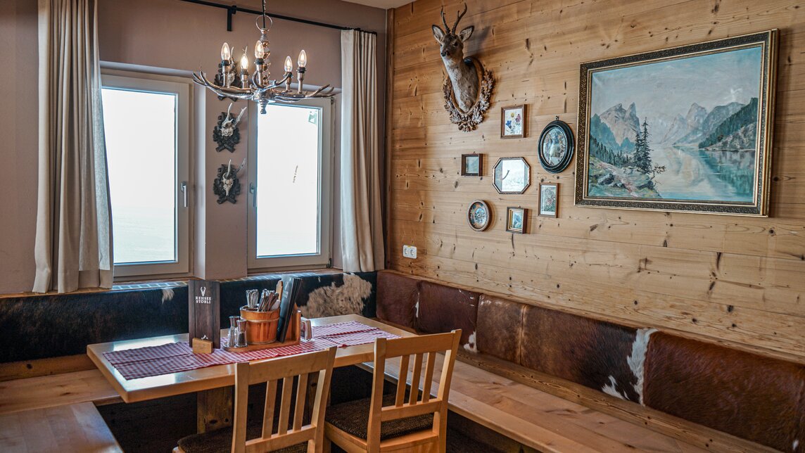 Ein Tisch im Rehsee Stöbli in der Silvretta Montafon. | ©  Silvretta Montafon - Vanessa Strauch