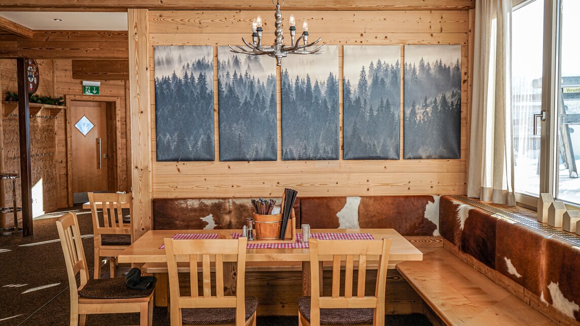 Ein Tisch im Rehsee Stöbli in der Silvretta Montafon. | ©  Silvretta Montafon - Vanessa Strauch