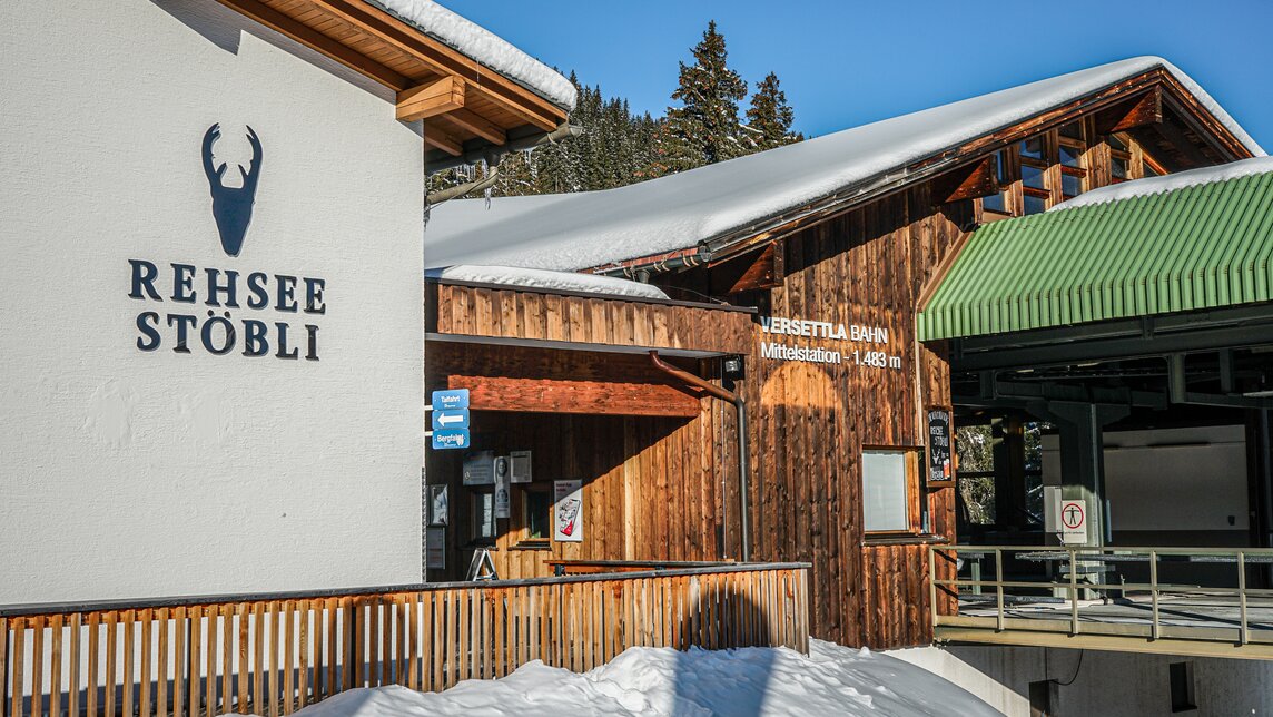 Der Eingang vom Rehsee Stöbli neben der Versettla Bahn Mittelstation in der Silvretta Montafon. | ©  Silvretta Montafon - Vanessa Strauch