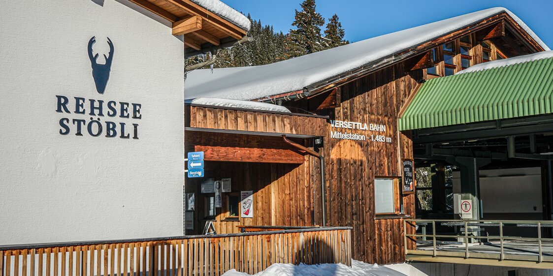 Der Eingang vom Rehsee Stöbli neben der Versettla Bahn Mittelstation in der Silvretta Montafon. | ©  Silvretta Montafon - Vanessa Strauch