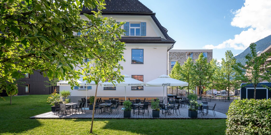 Die Josefheim Terrasse im Sommer. | © Silvretta Montafon - b.lateral