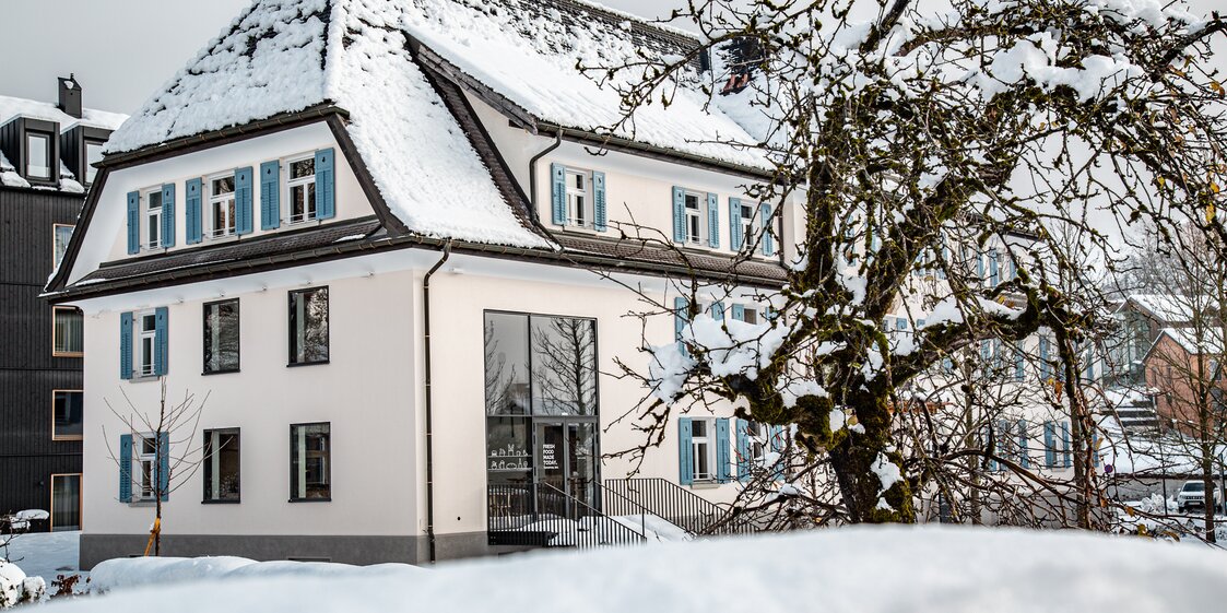 Die Aussenansicht Josefsheim im Winter. | © Silvretta Montafon - Friederike Weber