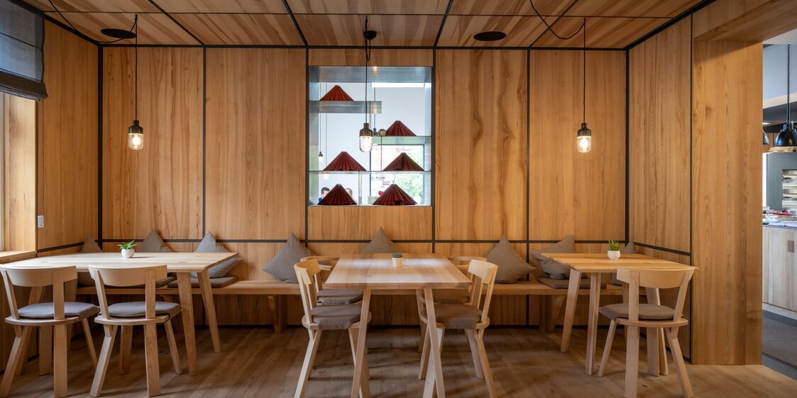 Der Innenraum des Josefsheim Restaurants. | © Silvretta Montafon - b.lateral