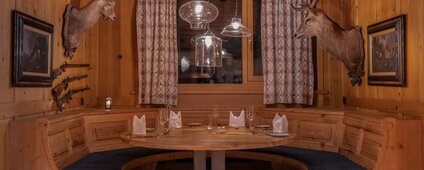 Die Jagdstube in Simons Alpenbrasserie im Sporthotel Silvretta Montafon. | © Silvretta Montafon - Mara Baues