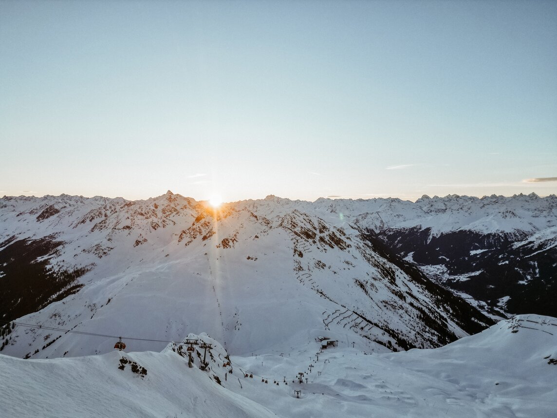 Zamangbahnfoto bei Sonnenaufgang in der Silvretta Montafon  | © Silvretta Montafon - Vanessa Strauch 