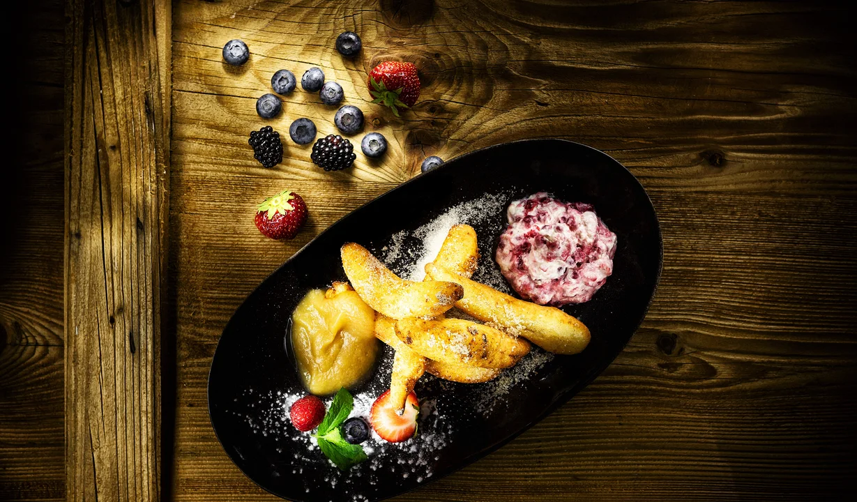 Bolma Nodla - Silvretta Montafon | © Montafon Tourismus GmbH / Markus Gmeiner & Karin Faltejsek, matak Studios Ein Teller mit einem typischen Montafoner Dessert. | © Montafon Tourismus GmbH / Markus Gmeiner & Karin Faltejsek, matak Studios