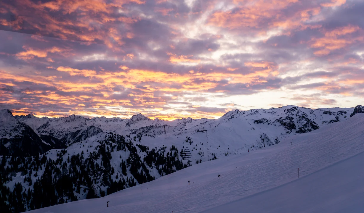 Nova - Silvretta Montafon | © Silvretta Montafon - Lisa von Abenteuermomente Skigebiet Silvretta Nova bei Sonnenaufgang | © Silvretta Montafon - Lisa von Abenteuermomente