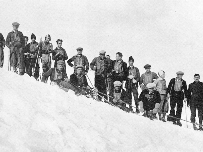 Eine Gruppe von Skifahrern vor dem ersten Welstkrieg in der Silvretta Montafon. | © Silvretta Montafon