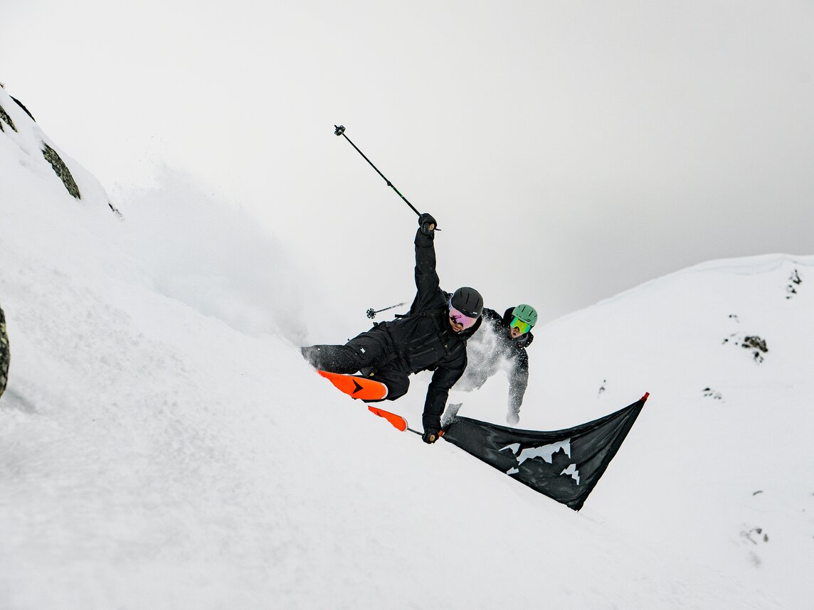 Zwei Skifahrer auf dem Freeride Cross in de Silvretta Montafon. | © Silvretta Montafon - UVEX