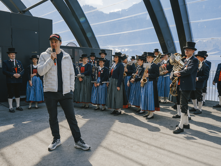 Gondelübergabe mit Olympiasieger Alessandro Hämmerle. | © Silvretta Montafon - Vanessa Strauch